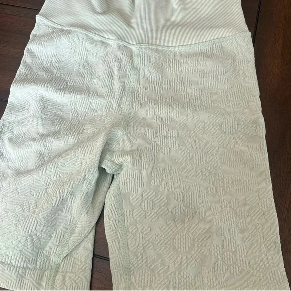 {Offline by aerie} 7 inch biker shorts with floral detail - Picture 2 of 4